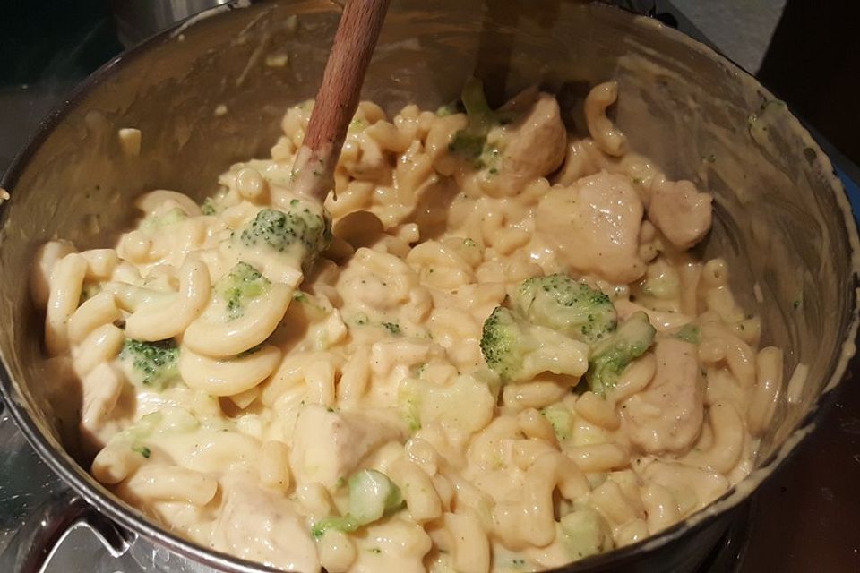 Mac 'n' Cheese mit Hähnchen und Brokkoli