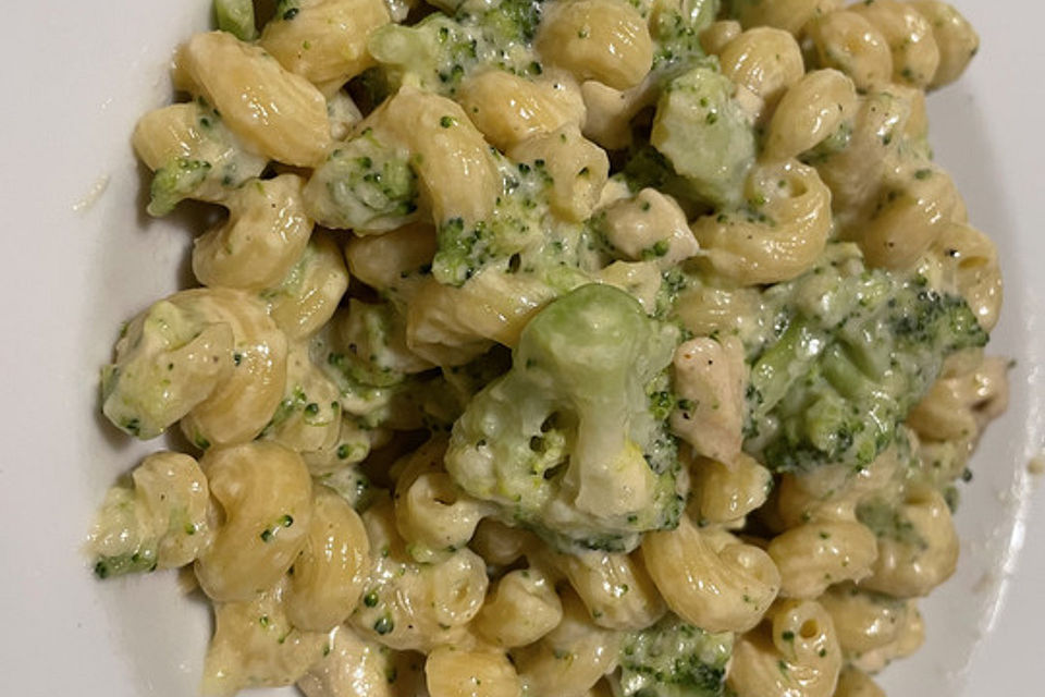 Mac 'n' Cheese mit Hähnchen und Brokkoli