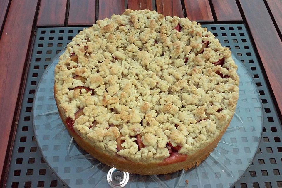 Oma Friedchens Pflaumenhefekuchen mit Butterstreuseln