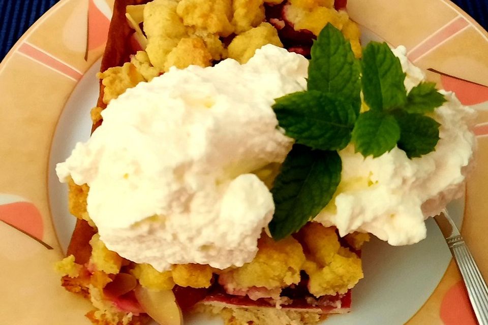 Oma Friedchens Pflaumenhefekuchen mit Butterstreuseln