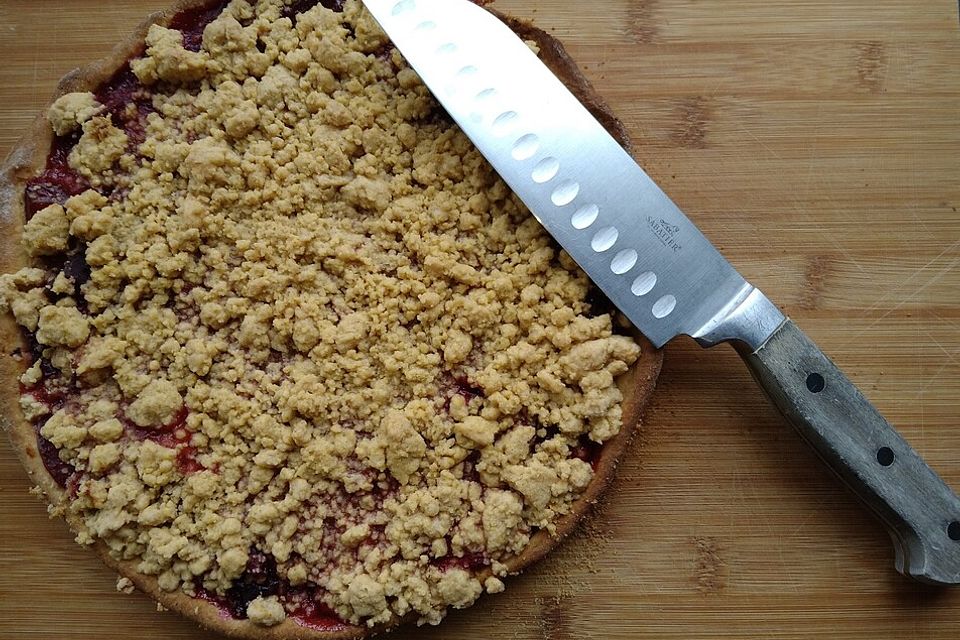 Oma Friedchens Pflaumenhefekuchen mit Butterstreuseln