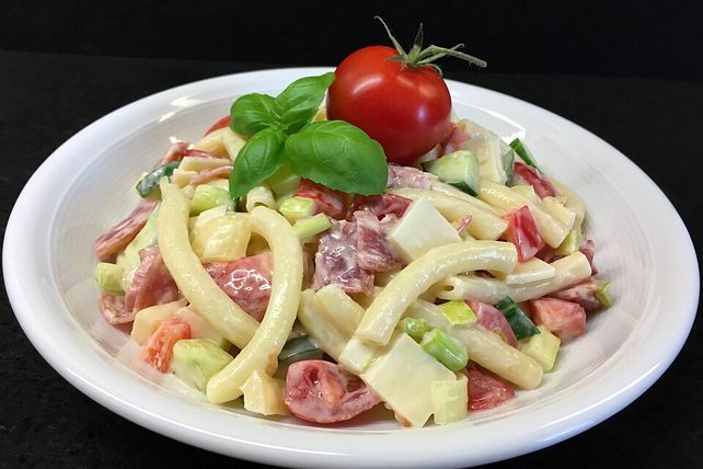 Herzhafter Nudelsalat mit Paprika und Salami von Tiarella| Chefkoch