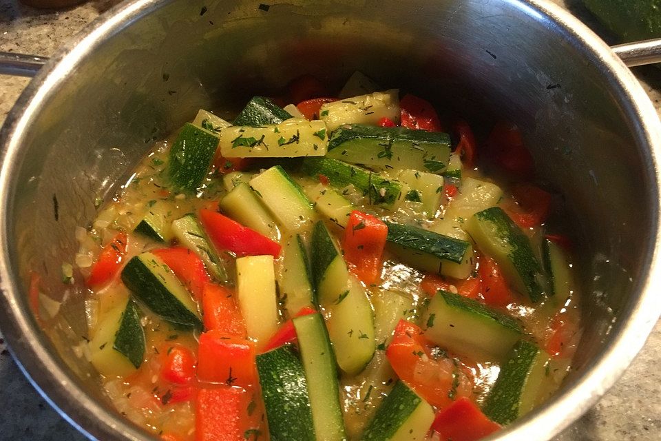 Zucchini-Paprikagemüse Zucchini-Paprikagemüse