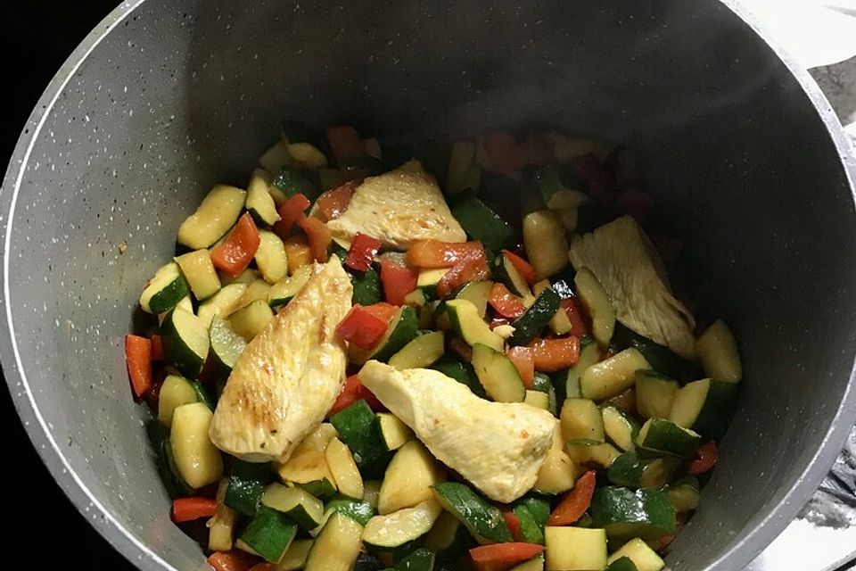 Zucchini-Paprikagemüse Zucchini-Paprikagemüse
