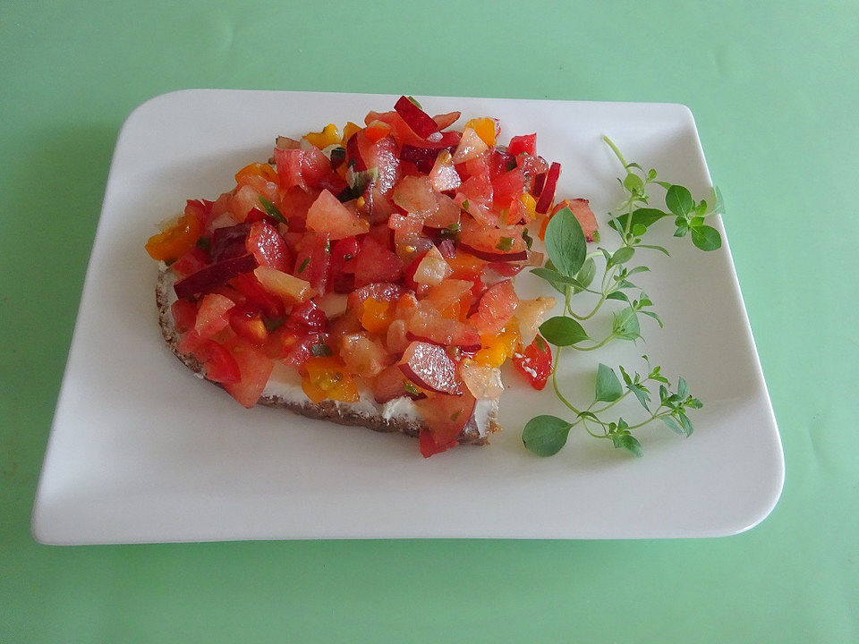 Tomaten-Pflaumen-Salsa auf Landbrot von Doerte111| Chefkoch