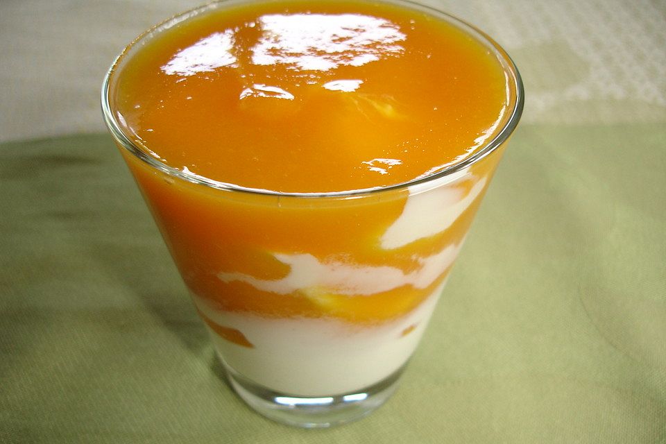 Mango-Blitzdessert mit Joghurt und Quark