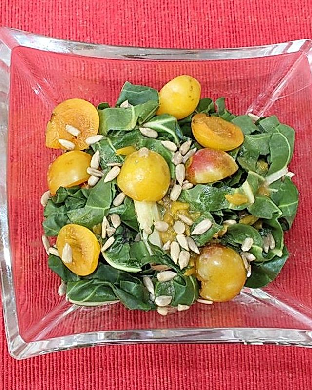 Fruchtiger Mirabellen-Mangold-Salat