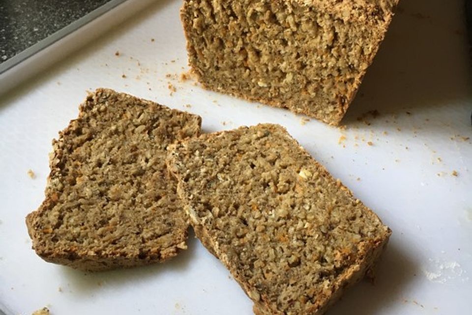 Dinkelbrot mit Nüssen und Karotte ohne Hefe