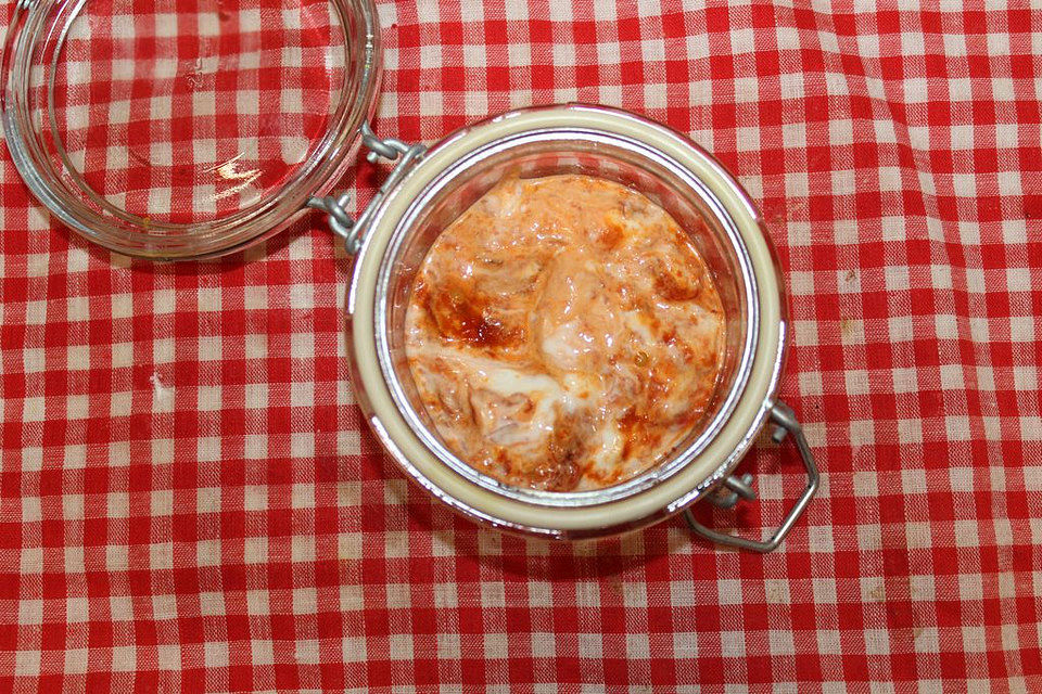 Mayo mit Ajvar - ein Dip der süchtig macht und in 1 Minute fertig ist