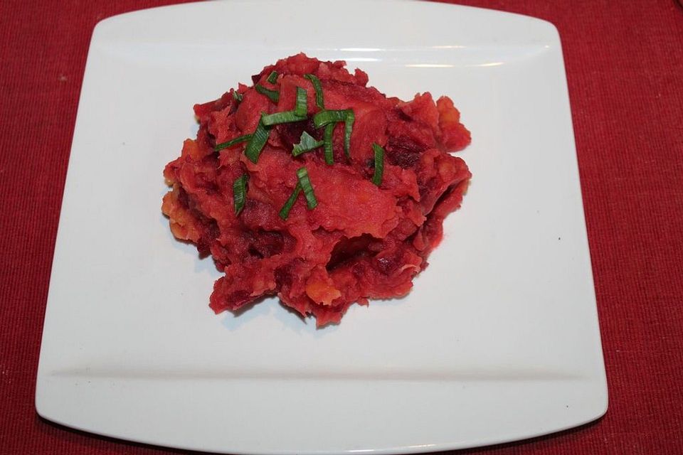 Feine Kartoffel-Rote Bete-Mousseline