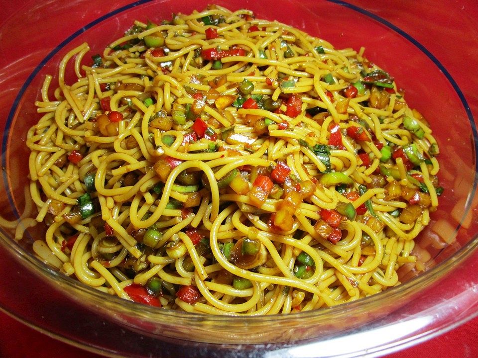 Scharfer Spaghettisalat mit Sojasauce und Paprika von Anni24993| Chefkoch