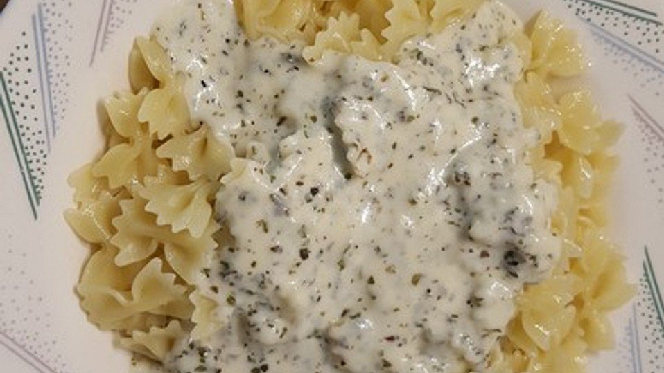 Farfalle mit Käse-Kräuter-Sauce