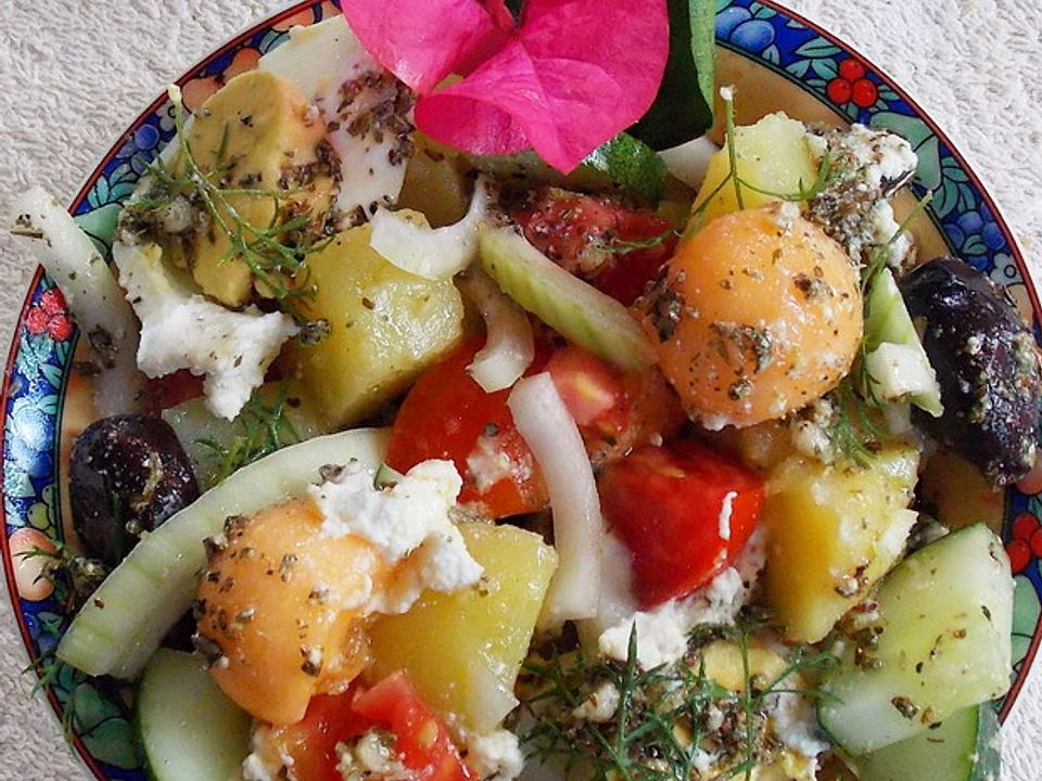 Kretischer Bauernsalat mit Kartoffeln, Eiern und Früchten von dieter ...