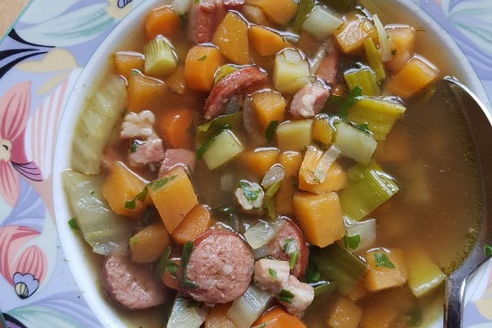 Klassische Steckrübensuppe