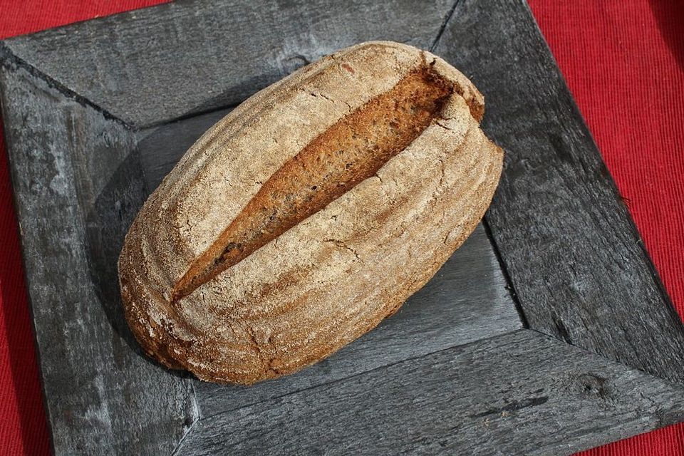 Dinkel-Weizen-Vollkornbrot mit Kokosmehl und Kerne-Mix