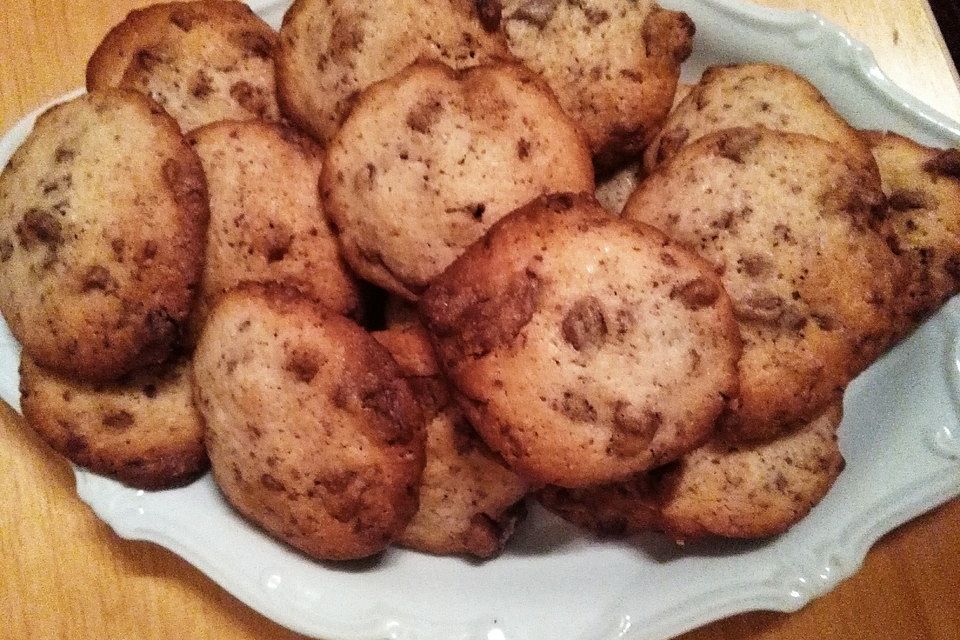 Cookies mit weißer und dunkler Schokolade und Nüssen (aus den USA)