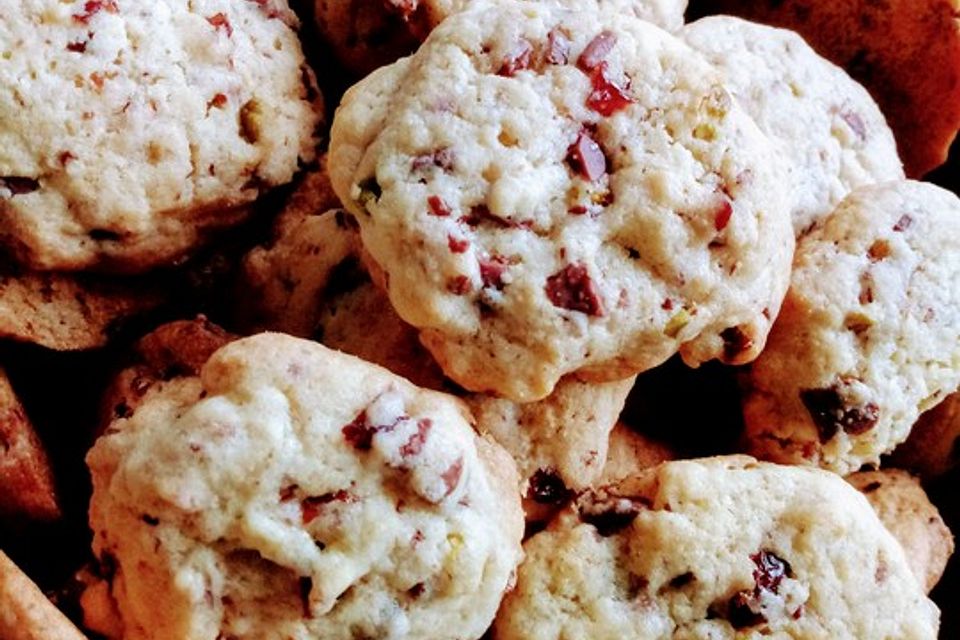 Cookies mit weißer und dunkler Schokolade und Nüssen (aus den USA)