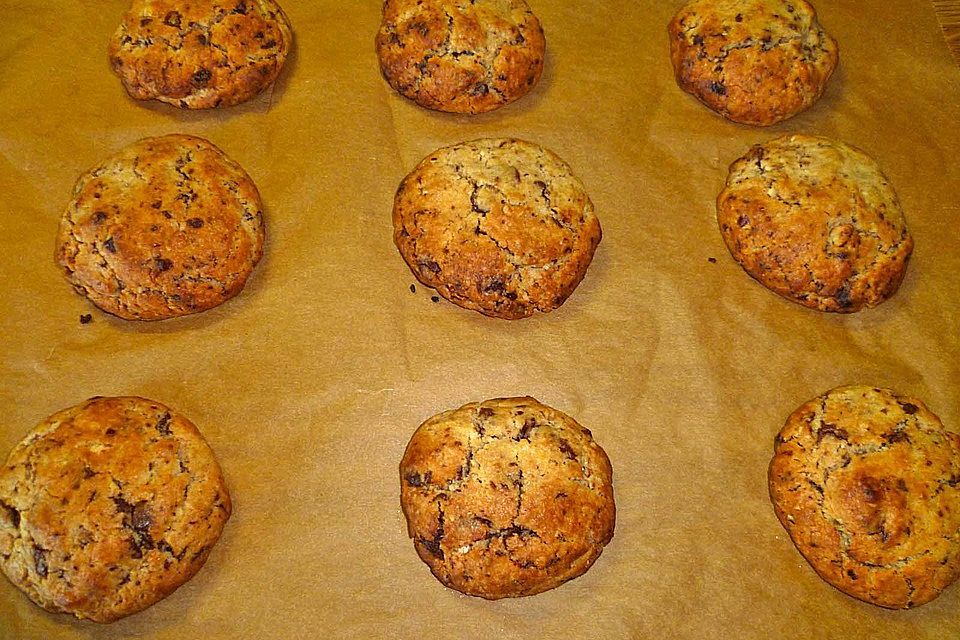 Cookies mit weißer und dunkler Schokolade und Nüssen (aus den USA)