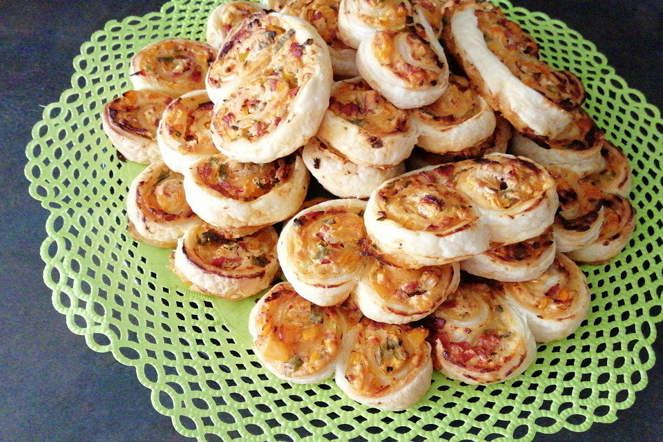 Vegetarische Pizzaschnecken aus Blätterteig