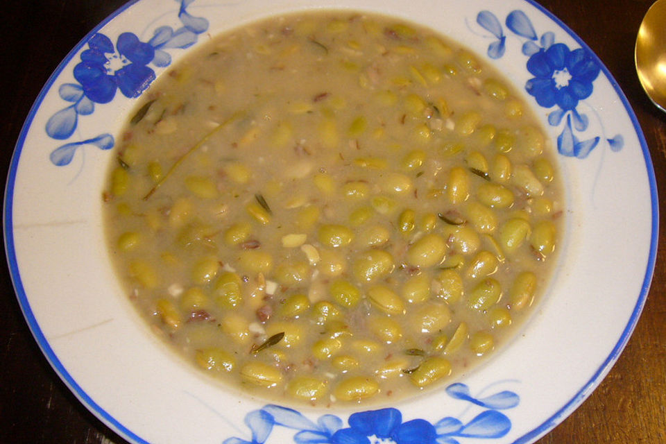 Grüne Bohnensuppe mit Knoblauchwurst