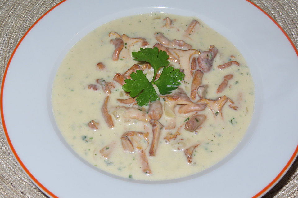 Pfifferling-Suppe mit Sahne