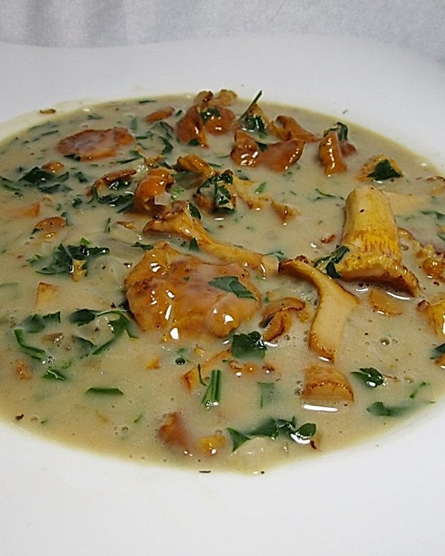 Pfifferling-Suppe mit Sahne