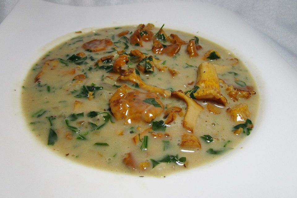 Pfifferling-Suppe mit Sahne