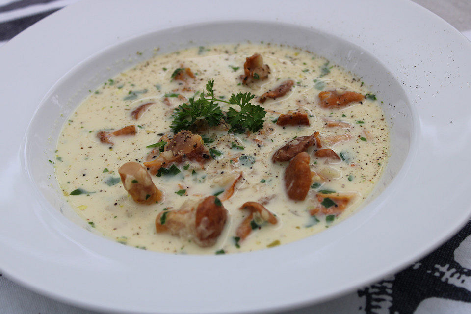 Pfifferling-Suppe mit Sahne