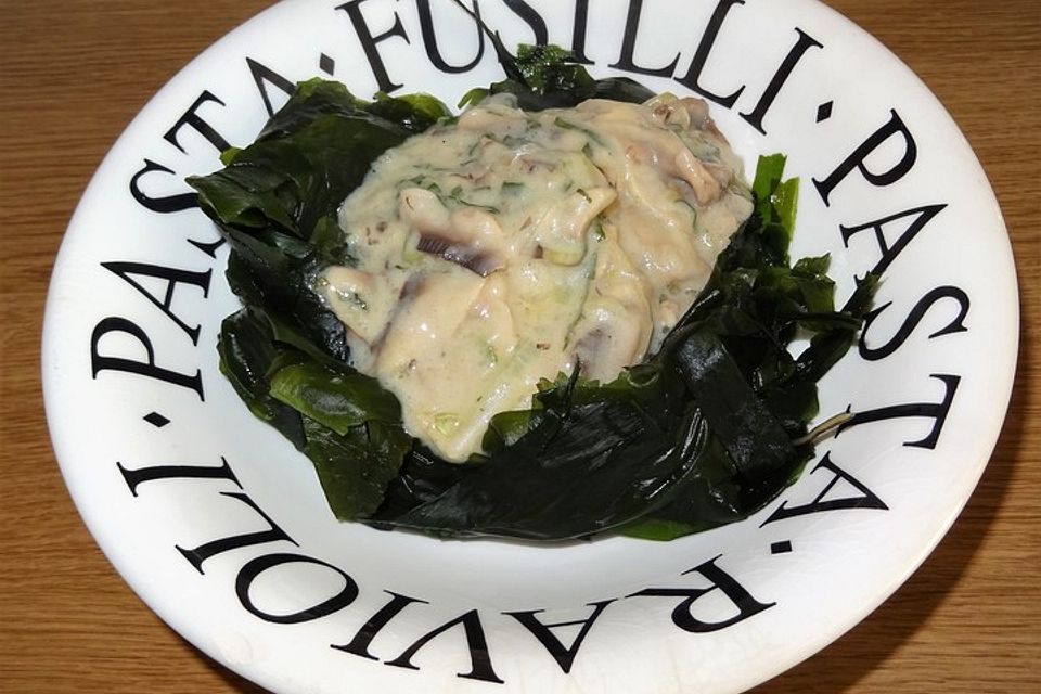 Wakame-Algen-Gemüse mit Pak-Choi-Champignonsauce