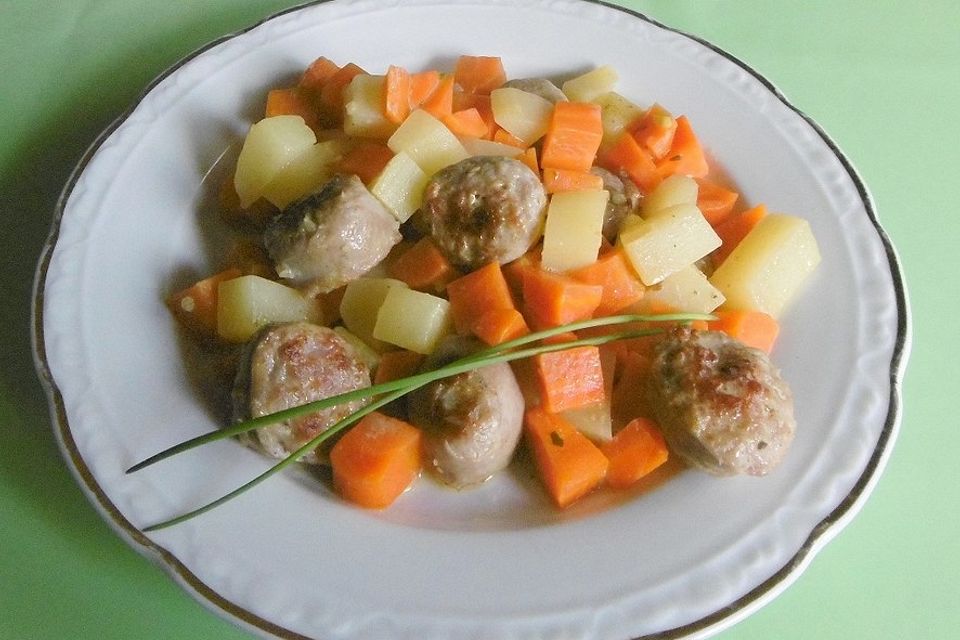 Kartoffel-Möhren-Bratwurst-Pfanne