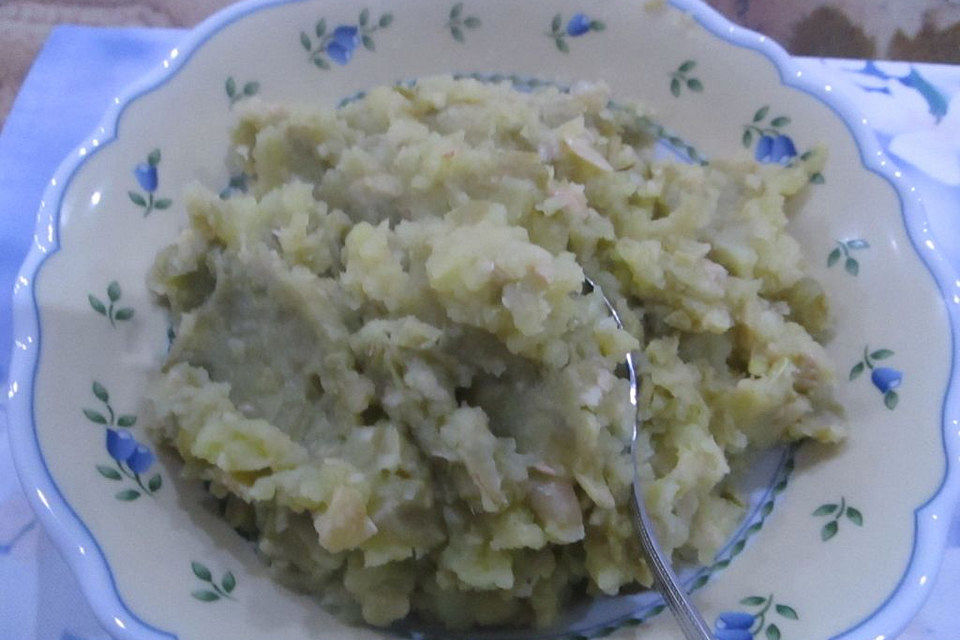 Schnibbelbohnen-Eintopf mit Mettwurst Schnibbelbohnen-Eintopf mit Mettwurst