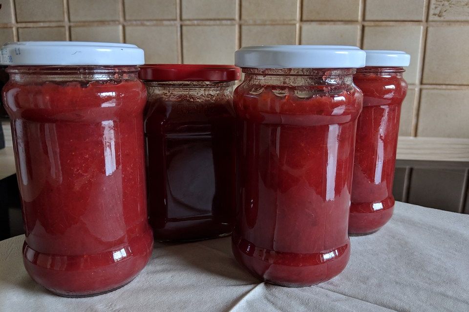 Zwetschgen-Erdbeer-Rhabarber-Bananen-Marmelade