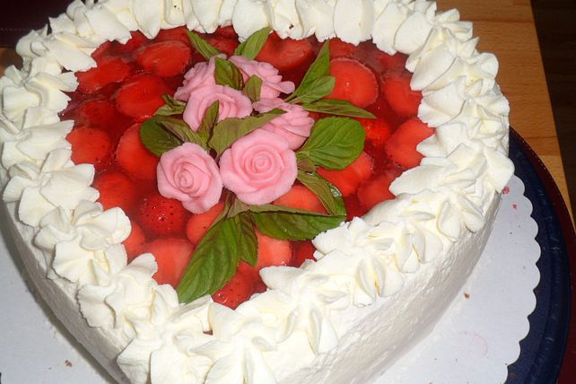 Erdbeercremetorte mit Erdbeerjoghurt von rolie| Chefkoch