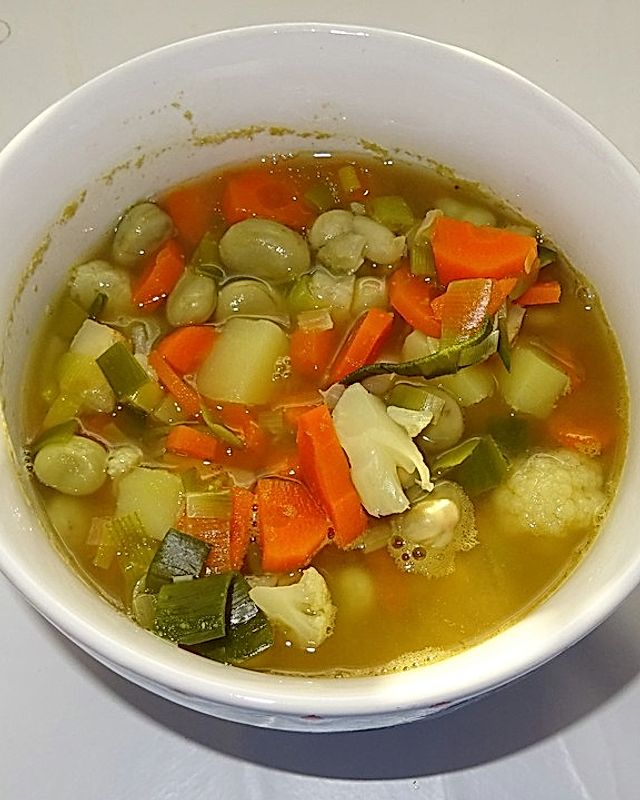 Dicke Bohnen-Suppe mit Kartoffeln und Möhren à la Didi