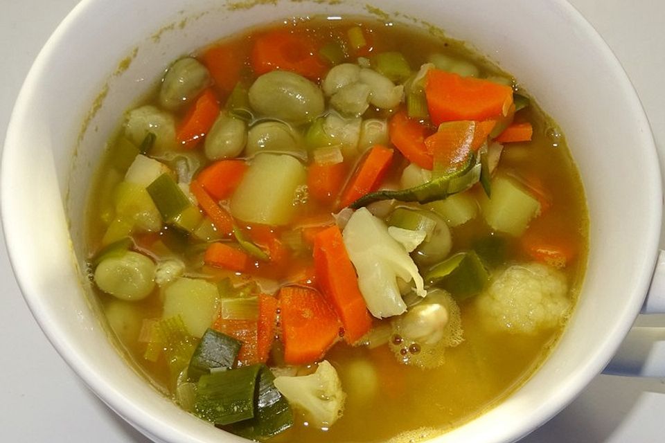 Dicke Bohnen-Suppe mit Kartoffeln und Möhren à la Didi