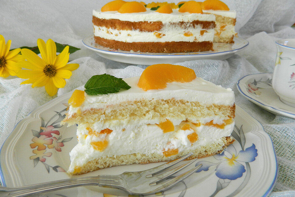 Fruchtige Joghurt-Sahne-Torte