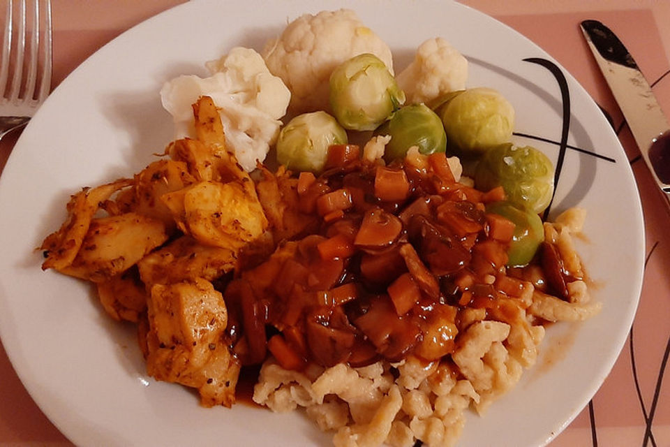 Cremige Rahmspätzle mit veganem "Hähnchen"