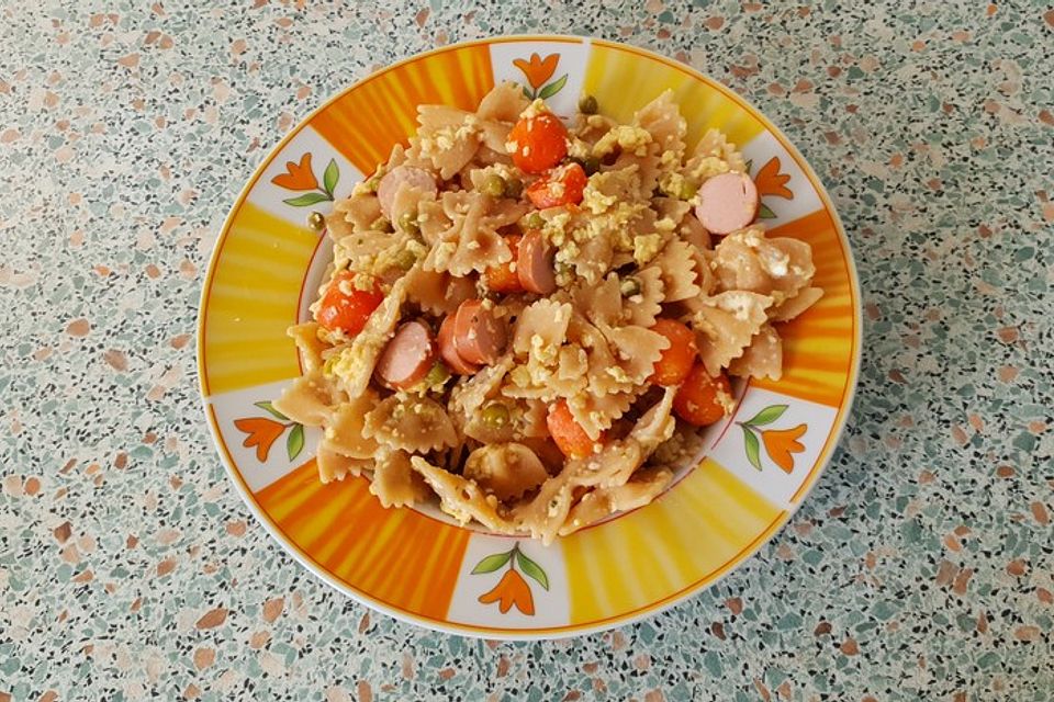 Wurst-Nudelpfanne mit Ei