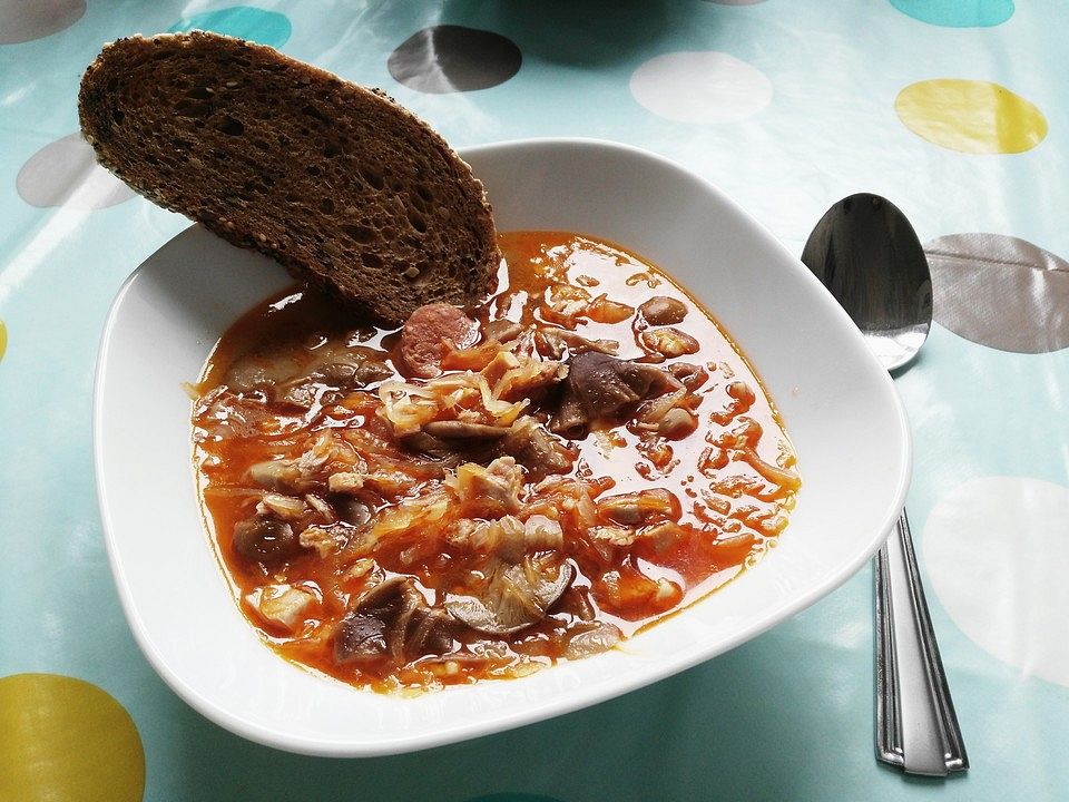 Sauerkrautsuppe mit Pilzen und Paprikawurst von belanax| Chefkoch