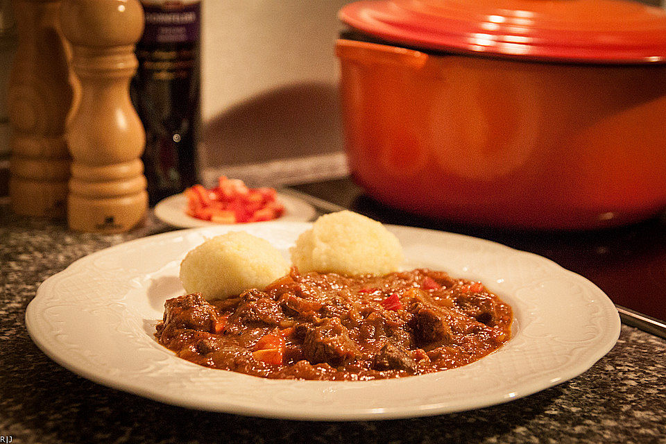 Zwiebel-Gulasch