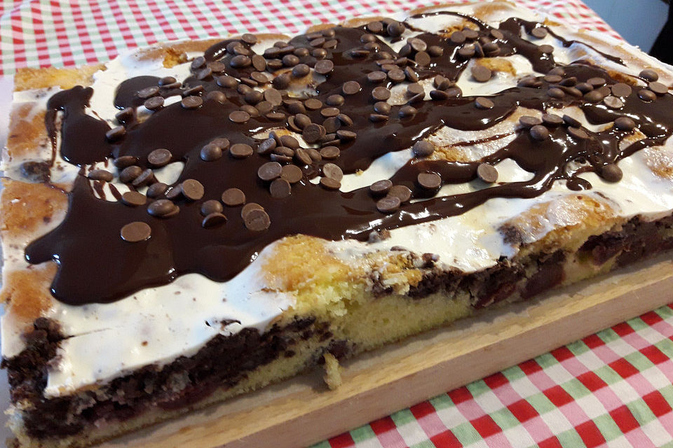 Wolkenkuchen mit Sauerkirschen