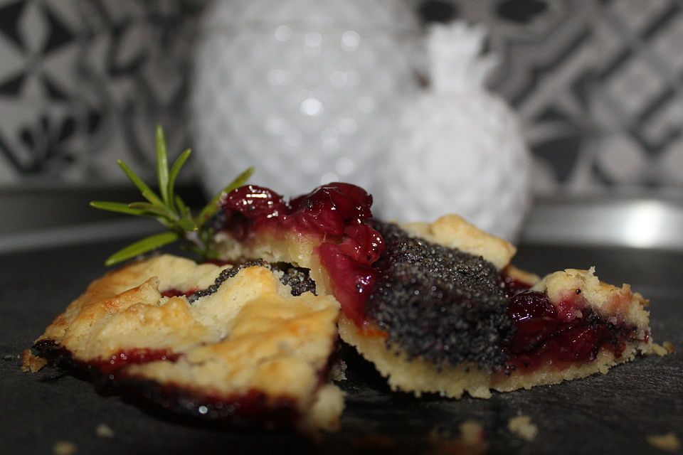 Böhmische Galette mit Mohn und Kirschen