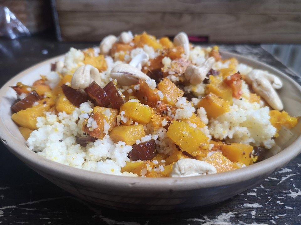 Couscous mit Kürbis, Datteln und Cashews von dodith| Chefkoch