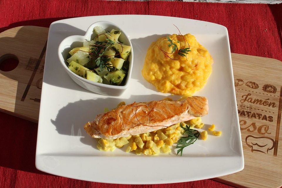 Lachs mit Mais und Zwiebeln in Sahnesoße