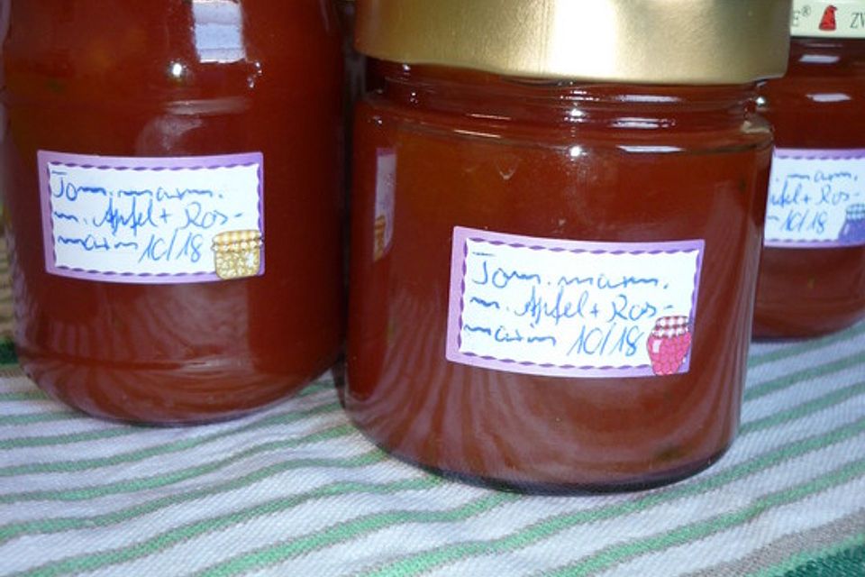 Tomaten-Marmelade mit Äpfeln und Rosmarin