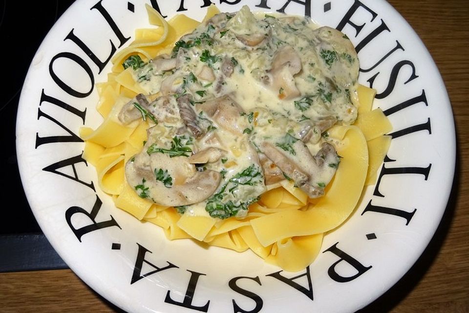 Pasta mit Champignon-Rahm-Sauce mit Kapern à la Didi