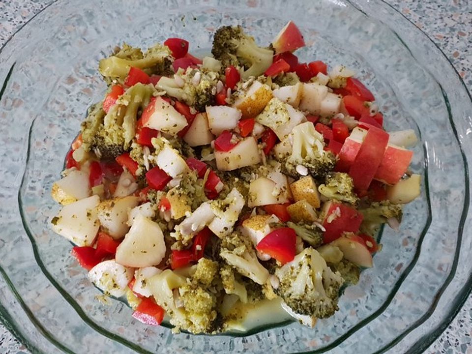 Brokkolisalat mit Obst von SunnyKida| Chefkoch