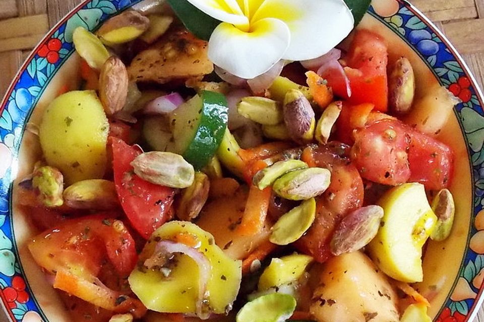 Gemischter Salat mit Honigmelone und Avocado