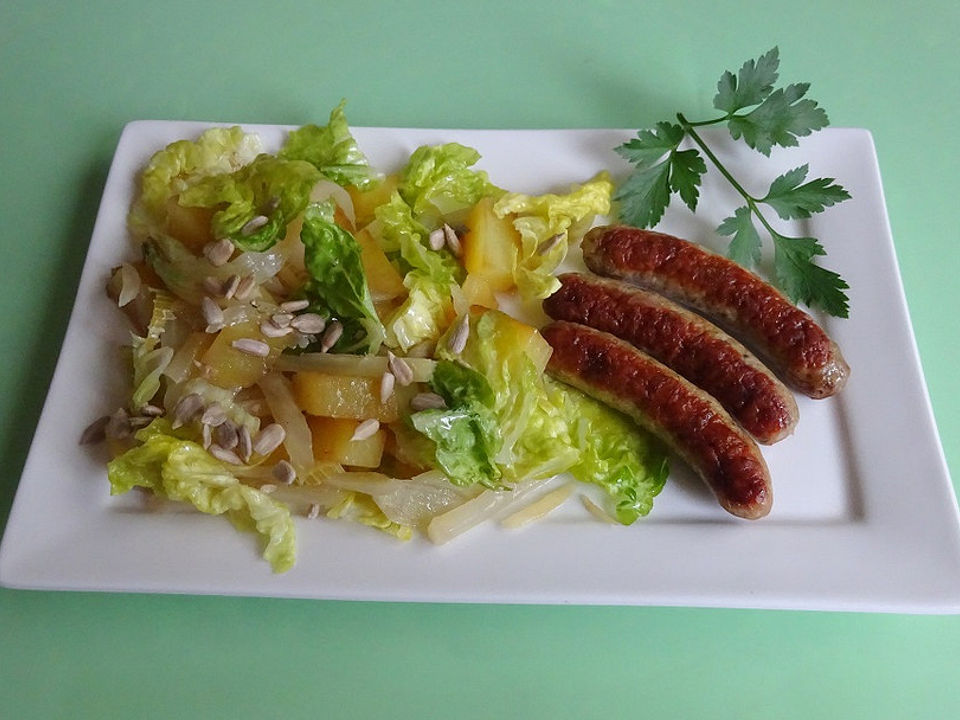 Warmer Bratkartoffelsalat mit Fenchel, Feldsalat und Nürnberger ...