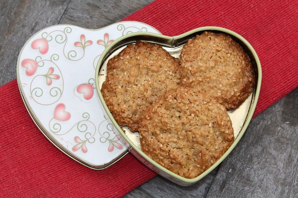 Haferflockenplätzchen mit Sesam und Sonnenblumenkernen